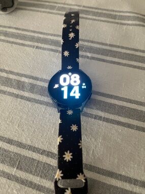 Galaxy  5 Watch with Black Daisy Band - Unbranded